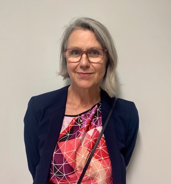 Head and shoulders image of Dr Kim Mclennan